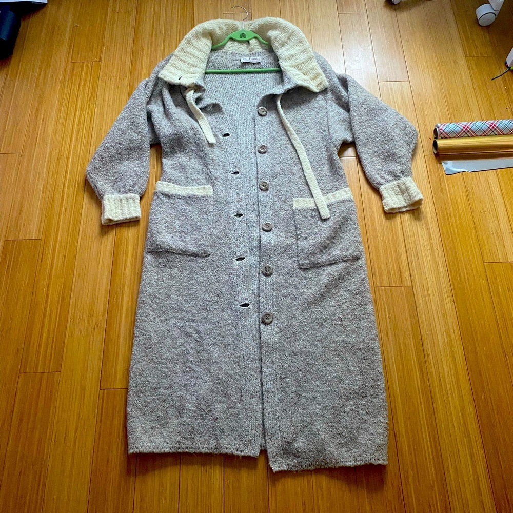 Women’s vintage wool 
sweater coat